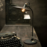 和食器セレクトショップflatto(フラット)のアンティークな店内